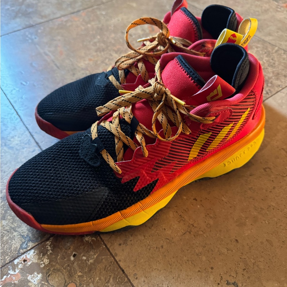 Adidas Pixar Incredibles Red and Black Athletic Men’s Basketball shoes size 9.